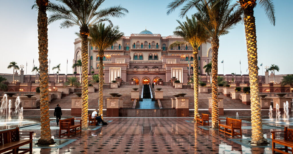 Самый дорогой и раскошный отель-дворец в Абу-Даби на берегу Персидского залива (ОАЭ)/ Эмират Палас (Emirates Palace 5звезд))