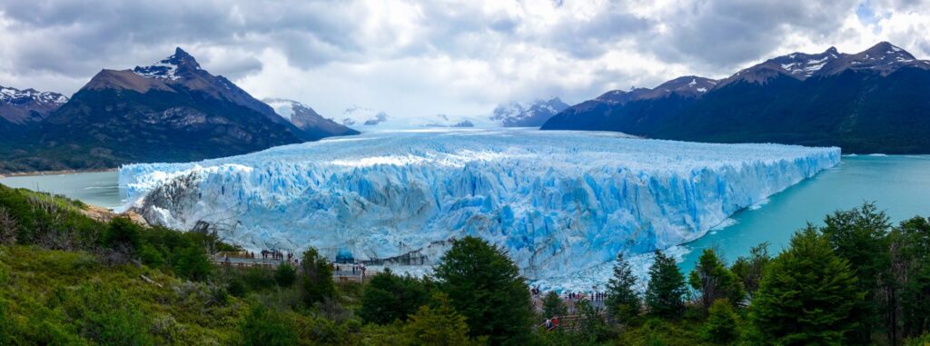 Перито-Морено ледник в национальном парке Лос-Гласьярес, Аргентина.