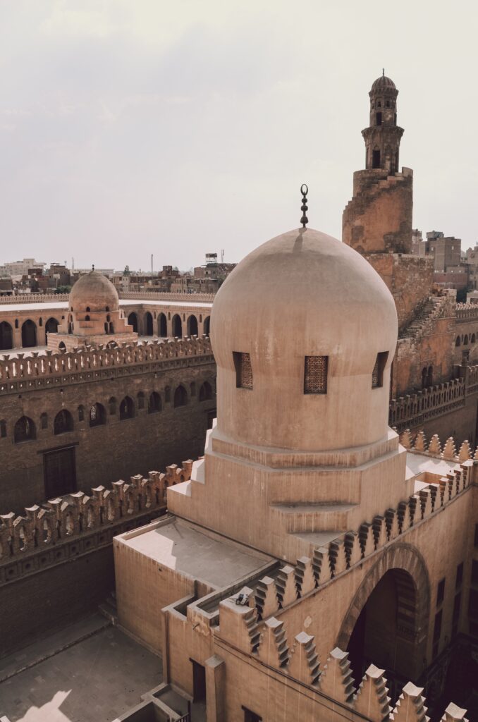 Самая старая мечеть в Каире - Мечеть Ибн Тулуна.